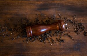 What is the difference between a pepper mill and a pepper grinder? What is the difference between a pepper mill and a pepper grinder?