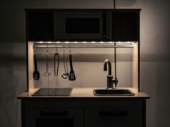 How do you organize a play kitchen? How do you organize a play kitchen?