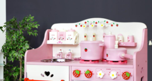What to put in toddler play kitchen? What to put in toddler play kitchen?