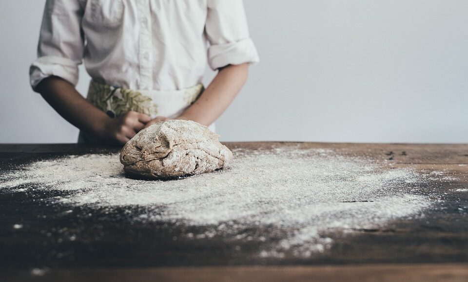 bakery-1868396_960_720.jpg flour